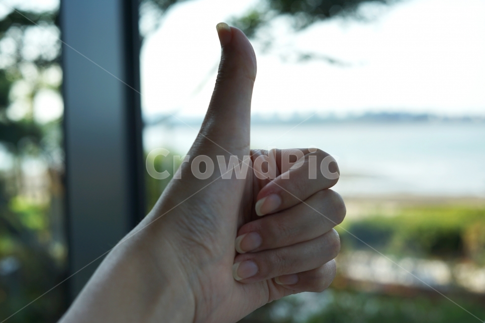 최고,베스트,손,손가락,연출사진,엄지척,엄지,잘,잘했어요,welldone,best,hand,thumb,thumbsup,finger,fingers,good,nice,excellent,terrific,bravo,배경화면,배경사진,하늘,구름,sky,cloud,ship,boat,people,sunny,shiny,화창한,날씨,weather,peaceful,tranquil,still,quiet,active,structure,배경,평화로운,분위기,차분한,차분함,평화로움,풍경사진,ambience,atmosphere,calm,background,사람,인물,인간,human,person,신체일부,몸,body,감정표현,기분,feeling,emotion