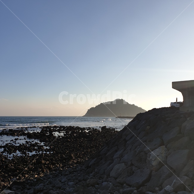 제주바다,바다,바닷가,섬,노을,해질녘,돌,제주풍경,현무암,자연,풍경,nature,landscape,제주도,jeju,jeju island,building,건물,bunker,벙커