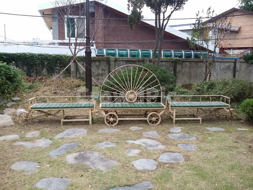 집,정원,의자,돌바닥,담벼락