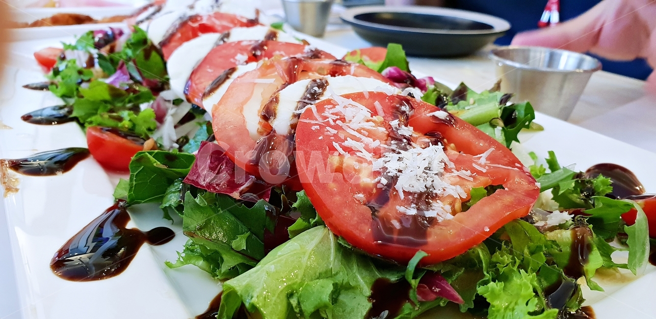 카프레제,샐러드,모짜렐라치즈,치즈,음식,식사,푸드,토마토,레스토랑,food,tomato,cheese,야채,채소,먹거리,감성,먹방,건강,헬스웨어,헬스케어,healthware,health care,음식,식재료,요리,food,cook,meal,dishes,food reserves