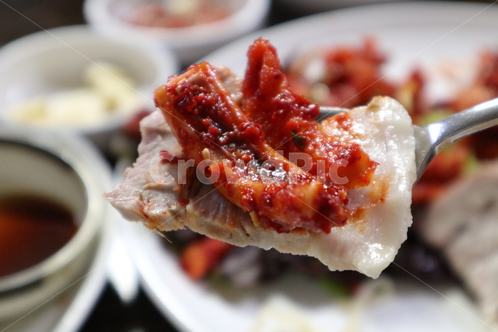 보쌈,음식,돼지고기,food,김치,seasoning,sesame,참깨,양념