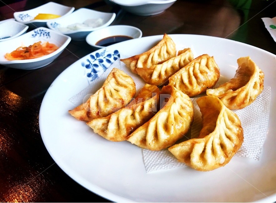 dumpling,Chinese cuisine,Grilled dumplings,Chinese food,food,Chinese restaurant