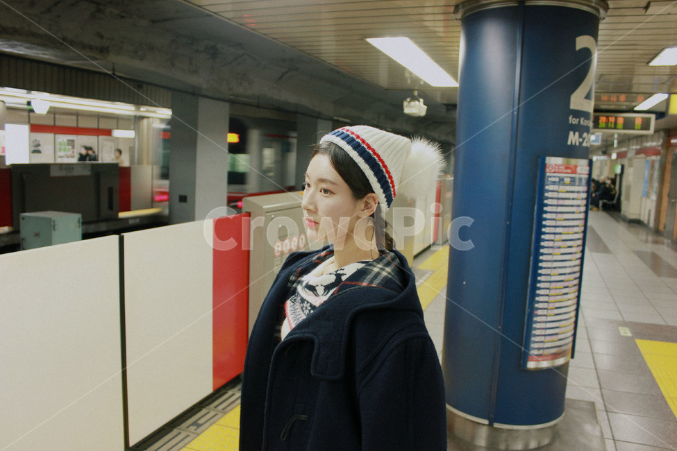 지하철,옆모습,모자,무표정,여자,기다림,winter,예쁜여자,겨울,계절,winter,season,사람,인물,인간,human,person,여성,여자,woman,female,lady,감성,sensible,feeling,교통,교통수단,traffic,transportation