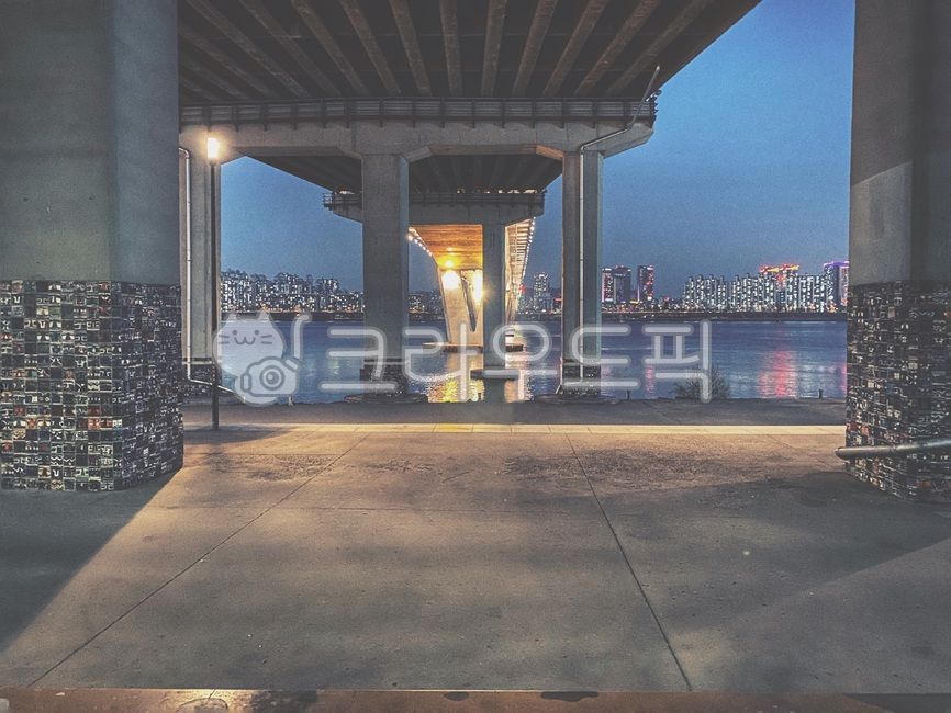 원효대교,다리,한강,야경,불빛,조명,밤,바닥,flooring,보도