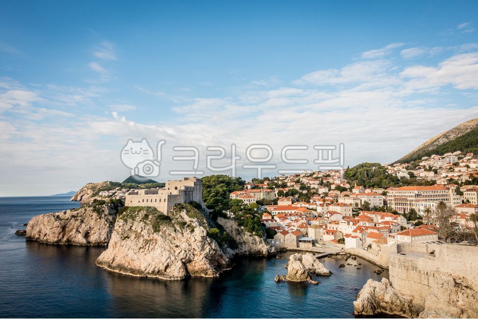 크로아티아,두브로브니크,croatia,dubrovnik,dome,architecture,building,건물,성곽,절벽,하늘,곶,promontory,낭떠러지,cliff,옥외,outdoors,sea,바다,ocean,해안선,shoreline,해외,외국,세계,foreign,oversea,world