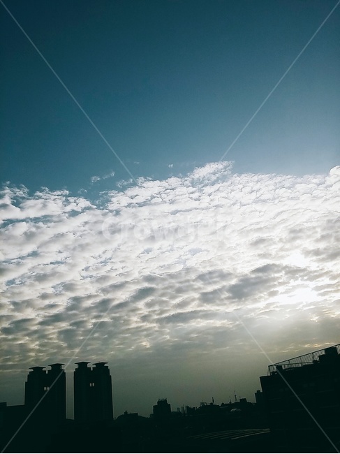하늘,구름,풍경,도시,한적,cloud,sky,빌딩,building,뭉게뭉게,파란하늘,도시,풍경,city,landscape,실루엣,그림자,silhouette,shadow,nature,자연,outdoors,옥외,weather,날씨