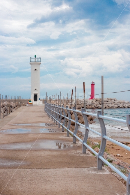 등대,동해,바다,파도,방파제,등대,lighthouse,banister,난간,handrail