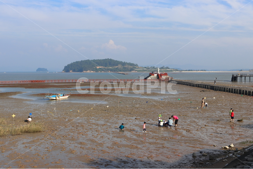 바다,sea,갯벌,mudflat,바닷물,썰물,밀물,조개,소라,게,생물,다리,전망대,산책,섬,하늘,구름,서해,간조,만조,채집,관찰