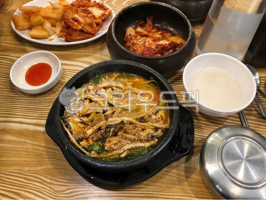 해장국,양평해장국,선지해장국,공기밥,김치,깍두기,haejangguk,yangpyeonghaejangguk,seonjihaejangguk,rice,kimchi,kkakdugi,cooking,식사,meal,음식,food,요리,dish