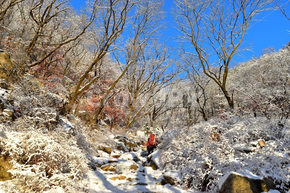 북한산,국립공원,설산,설경,눈,눈꽃,서울,도심지,명산,겨울,여행,국내여행,Seoul,Korea,National,Park,풍경,크리스마스,성탄절,화이트크리스마스,눈꽃풍경,비경,산행,등산,100대명산,기암,바위산,겨울,계절,winter,season,자연,풍경,nature,landscape,한국자연풍경,한국자연경관,korea nature landscape,사람,인물,인간,human,person