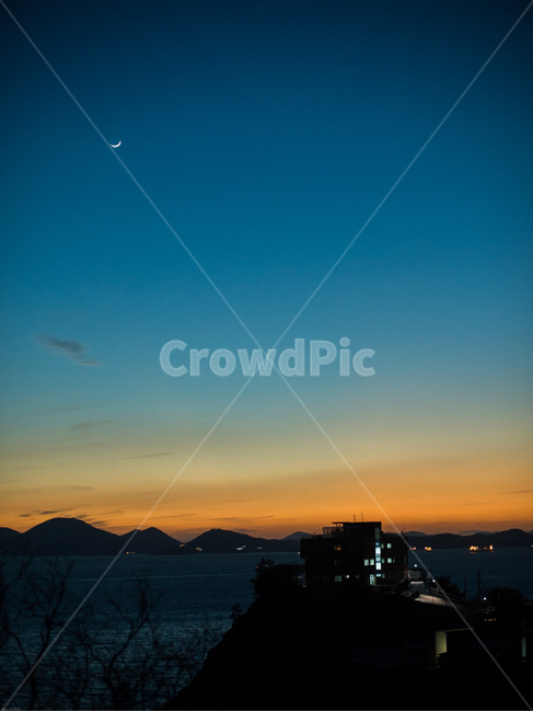 일몰,달,매직아워,겨울바다,sunset,해넘이,남해,밤,밤바다,하늘,검푸른,밤하늘,저녁풍경,저녁하늘,자연,풍경,nature,landscape,야경,밤,nightscape,night,outdoors,옥외,sky,dawn,새벽,red sky,붉은 하늘,dusk,황혼