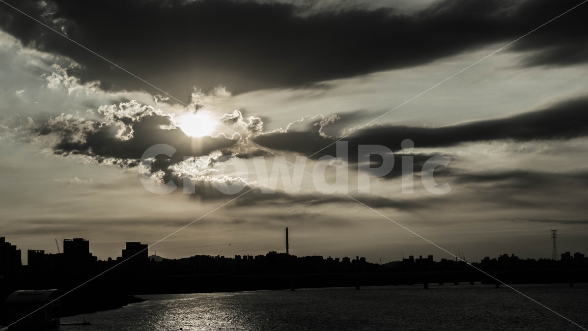 노을,서울,한강,태양,해,하늘,구름,자연,풍경,도시,풍경,city,landscape,실루엣,그림자,silhouette,shadow,흑백,모노톤,monochrome,black and white,nature,weather,날씨,sky,outdoors,옥외,cloud,cumulus,적운