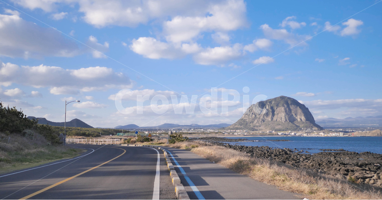 산방산,제주도,구름,송악산,제주바다,모슬포,자연,풍경,nature,landscape,한국자연풍경,한국자연경관,korea nature landscape,제주도,jeju,jeju island,road,도로,tarmac,타맥,asphalt,아스팔트,freeway,고속 도로,highway,고속도로
