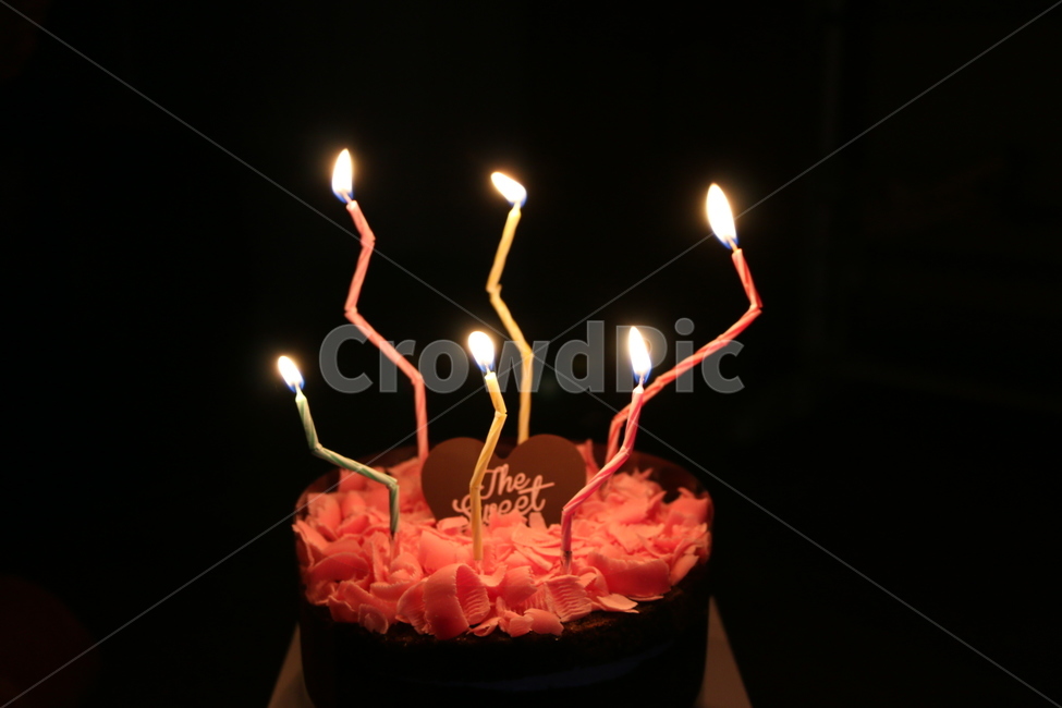 생일,생일케이크,케이크,33살,6살,감성,어두운배경,기념일,축하,촛불,기념일,축하,anniversary,congratulation,celebrate,celebration,음식,식재료,요리,food,cook,meal,dishes,food reserves,빵,bread