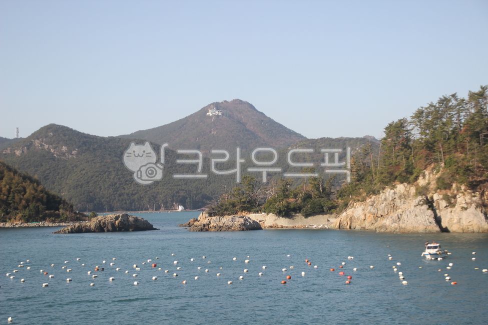 바다,한산만,통영바다,한산바다,sea,바다풍경,섬,island,바다낚시,어선,보트,boat,vessel,fishingcraft,fishingboat,fishingvessel,바다양식,mariculture,산,미륵산