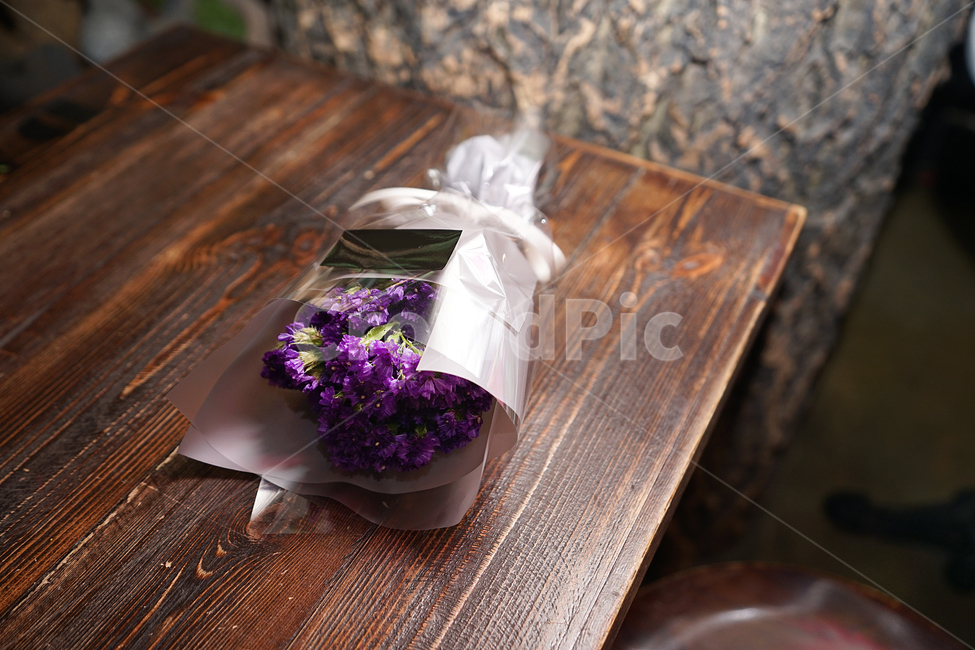 꽃,꽃다발,선물,플라워,보랏빛,바이올렛,느낌,감성,flower,violet,꽃,flower,기념일,축하,anniversary,congratulation,celebrate,celebration
