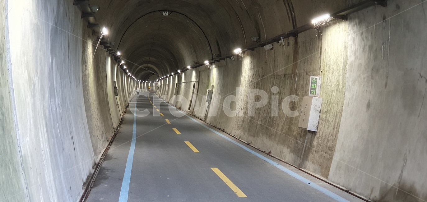 터널,tunnel,기차,자전거,풍광,동굴,기적소리,교통,교통수단,traffic,transportation