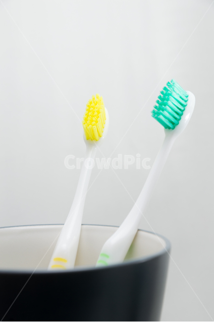 칫솔,양치,치아,관리,치과,솔,미백,입,세척,의료,욕실,건강,습관,규칙적인,생활,뷰티,컨셉,컨셉트,콘셉,콘셉트,누끼,연출,헬스,컬러,색,이,구강,의학,치료,진료,건강관리,충치예방,헬스케어,욕실용품,흰,화이트,배경,이미지,배경이미지,청결,칫솔질,양치질,세면도구,사물,위생,정물,깨끗한,스튜디오,브러쉬,브러시,보건,아침,모닝,플라스틱,제품,컵,머그컵,건강,헬스웨어,헬스케어,healthware,health care,사물,물건,오브젝트,thing,object,matter
