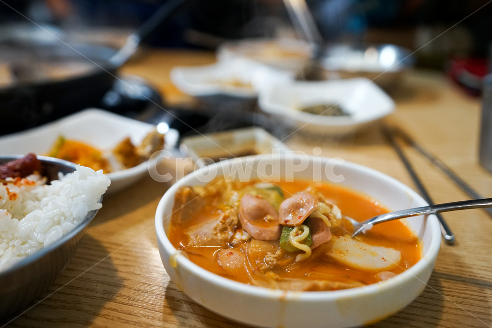 찌개,부대찌개,반찬,국물,국물요리,술안주,해장,안줏거리,먹방,음식,한국식,식사,먹거리,찌개요리,음식,식재료,요리,food,cook,meal,dishes,food reserves,한식,한국음식,한국요리,korean food,korean dishes,korean meal,korean cook