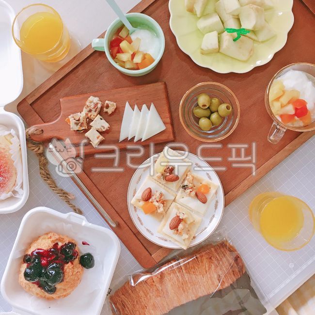 tray,potluckparty,plate,home party,cheese,scone,olive,beverage,event,dishies,class,canap,bread,finger food,canaps,Red curry,food,drink,dessert,brunch,Plating,potluck