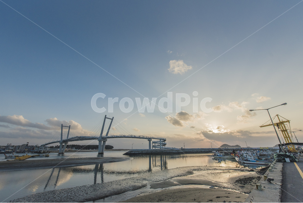 노을,바다,풍경,일몰,배,구름,하늘,풍경사진,도시,풍경,city,landscape,한국도시풍경,한국도시경관,korea cityscape,산업,industry,industrial,어업,fishery,fishing industry,water,물,waterfront,워터 프론트,port,포트,dock,독,pier,교각