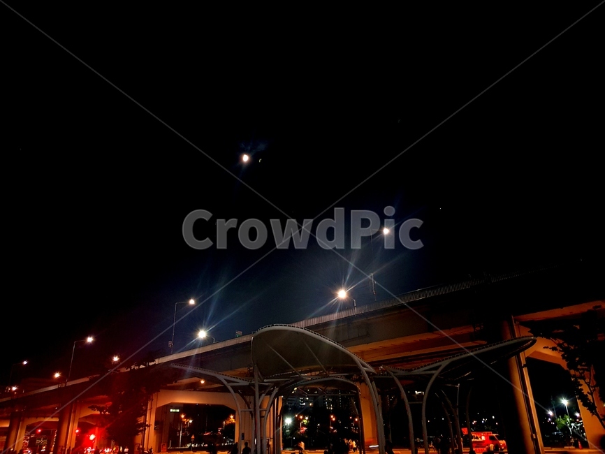 육교,불빛,달,하늘,다리,야경,밤,풍경,nightscape,night,landscape,건축물,건물외관,exterior,building,structure,architecture,construction,road,도로,freeway,고속 도로