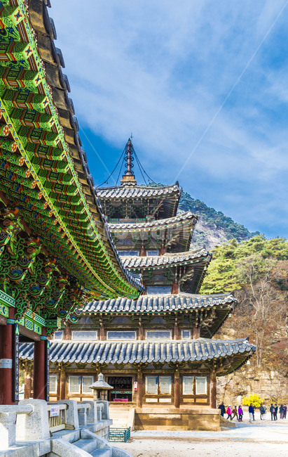 법주사,문화재,팔상전,국보,문화유산,세계문화유산,단청,기와,한국전통,한국문화,korean traditional,korean culture,사람들,대중,군중,other people,crowd,종교,신앙,religion,belief,faith,건축물,건물외관,exterior,building,structure,architecture,construction