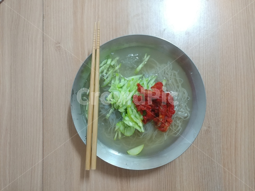 냉면,여름별미,냉면육수,함흥냉면,스테인레스,오이채,코다리명태,냉면그릇