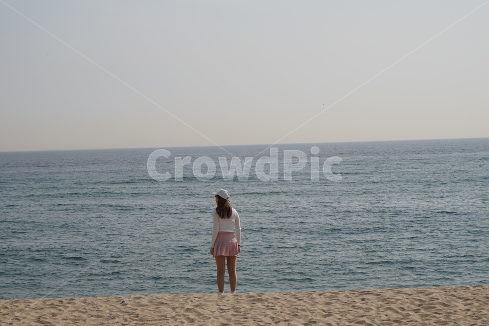 핑크스커트,여름,바다,뒷모습,여자,긴머리,해변,해변,바다,beach,sea,사람,인물,인간,human,person,여성,여자,woman,female,lady