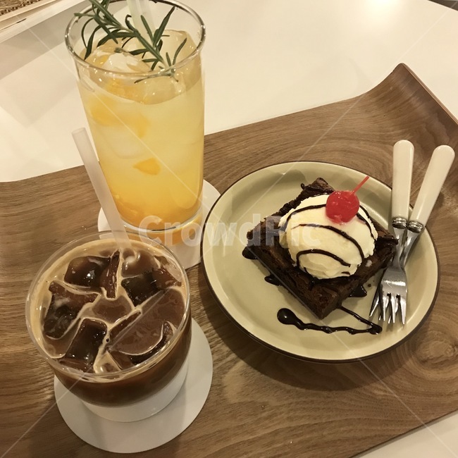 카페,음료,커피,아메리카노,디저트,브라우니,음식,마실것,디저트,간식,후식,dessert,snack,음료수,drink,beverage
