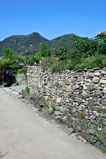 Asan city,Seolhwasan Mountain,stonewall,Oeam Village,Oeam Folk Village,stone wall road