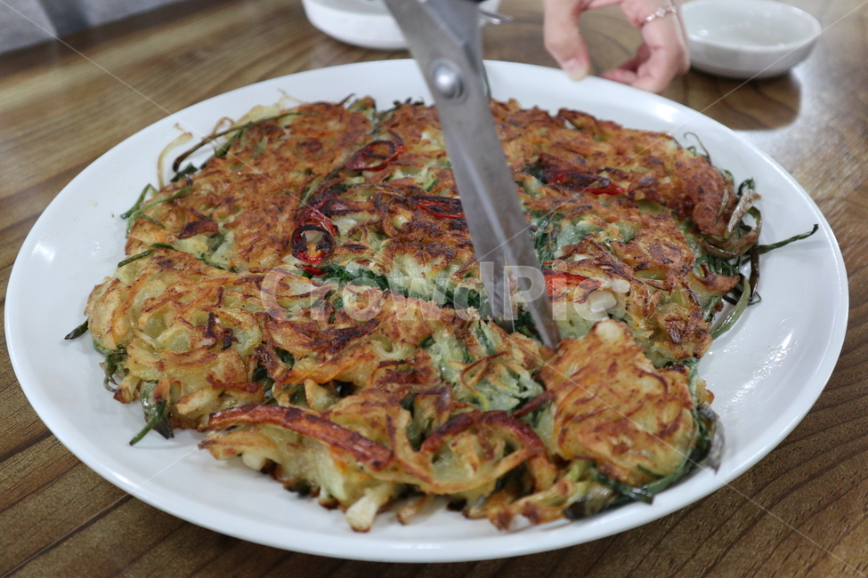 파전,음식,파,전,안주,음식,식재료,요리,food,cook,meal,dishes,food reserves,한식,한국음식,한국요리,korean food,korean dishes,korean meal,korean cook