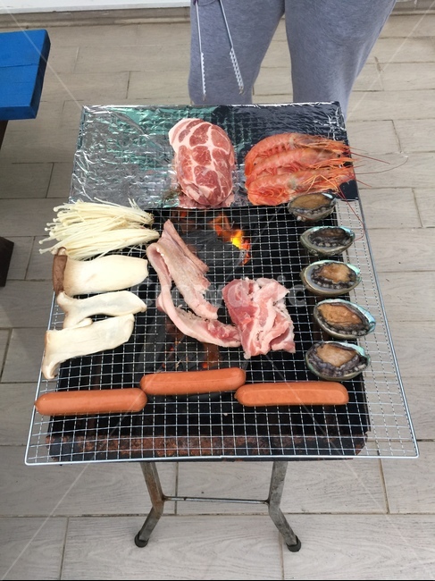 파티,바베큐,조개,소세지,만찬,여행,휴가,traveling,vacation,trip,음식,식재료,요리,food,cook,meal,dishes,food reserves,육류,고기,meat