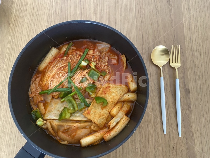 떡볶이,국물떡볶이,집밥,혼밥,밀떡,식사,음식,간식,요리,어묵