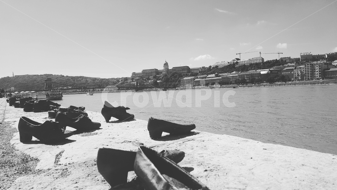 유럽,헝가리,부다페스트,풍경,강,설치미술,흑백,도시,풍경,city,landscape,해외,외국,세계,foreign,oversea,world,세계도시풍경,해외도시풍경,외국도시풍경,world cityscape,흑백,모노톤,monochrome,black and white