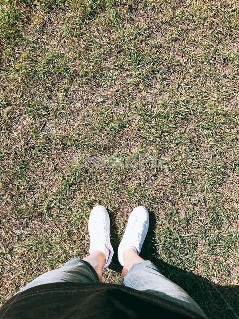 초원,발,흰색신발,남자,배경