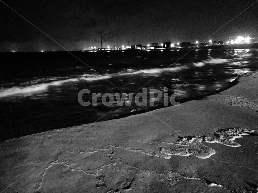 흑백,밤바다,해변,제주도,불빛,파도,해변,바다,beach,sea,야경,밤,풍경,nightscape,night,landscape,흑백,모노톤,monochrome,black and white,nature,자연,outdoors,옥외,water,물,ocean,대양,shoreline,해안선,ground,바닥