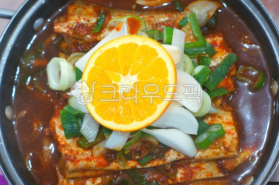 ,stewedjejubeltfish,plating,Braised cutlassfish,local food,fishdishes,Jeju local food,jejulocalfood,fishcuisin,galchijorim,Korean food,kfood,cooking,foodpresentation,seafood,food,braisedcutlassfish,fish dishes,Jeju braised cutlassfish,fish,Plating,localfo
