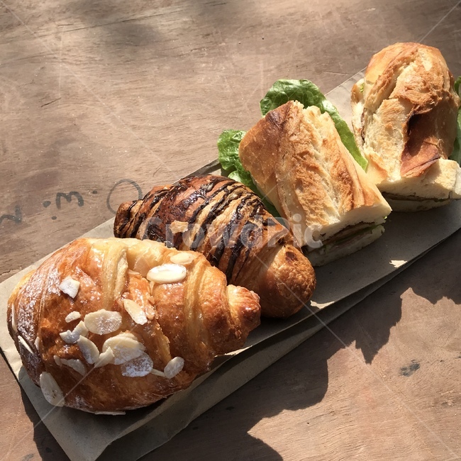 bread,빵,food,음식,샌드위치,크로아상,간식