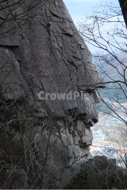 달음산,옥정사,철쭉,꽃,자연의위대함,등산로,능선,아름다움,신비스런산,돌,산행,힐링,자연,감성,등산,계절,여행,한국,한국명산,한국등산,풍경,눈,나무,하늘,바람,바람소리,환경,생태계,산,땅,자연,풍경,nature,landscape,outdoors,옥외,cliff,낭떠러지
