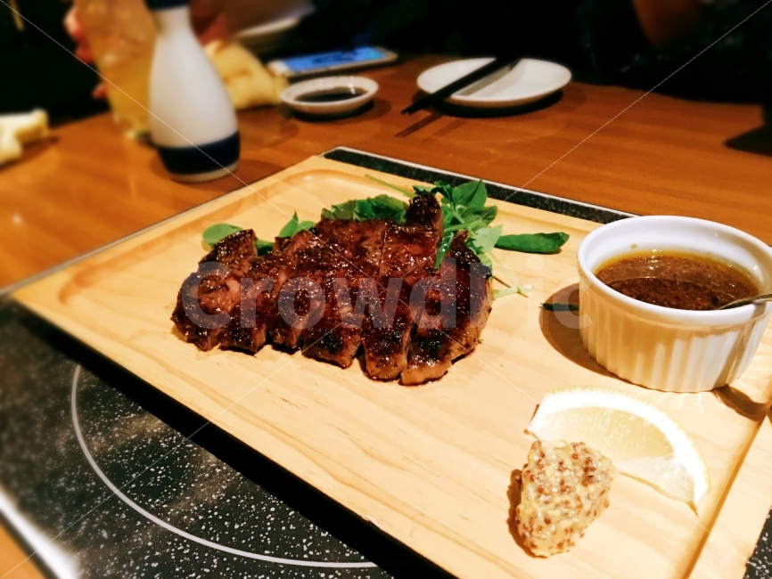 음식,스테이크,이자카야,선술집,안주,사케,일본,여행,음식,식재료,요리,food,cook,meal,dishes,food reserves,육류,고기,meat,일식,일본음식,일본요리,Japanese food,Japanese dishes,Japanese meal,Japanese cook
