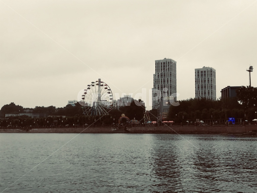 바닷가,놀이공원,비오는분위기,유럽,흐린날씨
