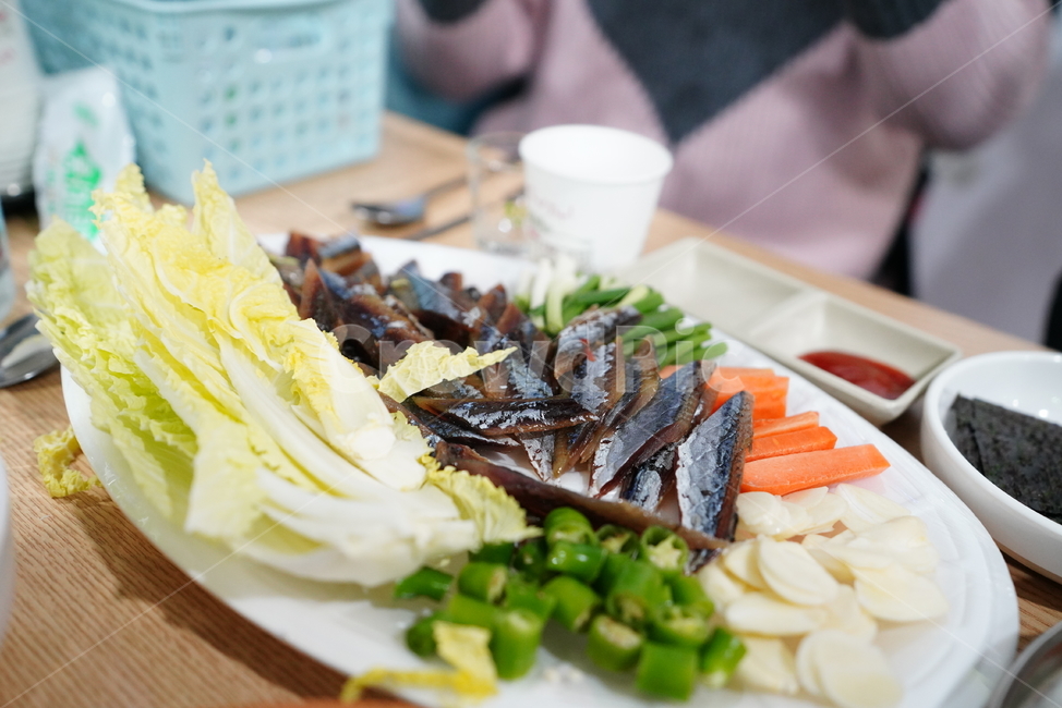 과메기,안주,생선,먹거리,food,야채,배추,고추,마늘,음식,식사,음식,식재료,요리,food,cook,meal,dishes,food reserves