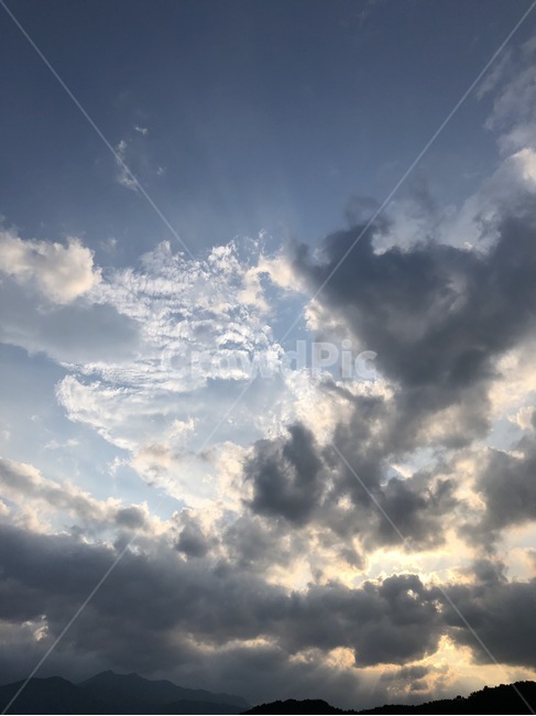 노을,구름,역광,태양,하늘,저녁,속초,바다,뭉게구름,새털구름,등대,황혼,sunset,cloud,sun,sky,풍경