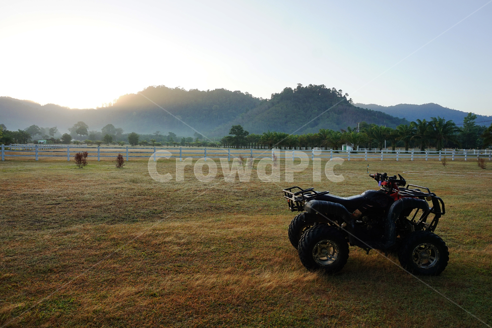 오토바이,들판,노을,motorcycle,sunrise,sunset,field,ourdoor,야외,초원,grassland