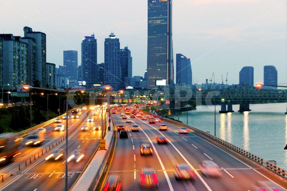 한강대교,해질무렵,야경,불빛,한강,도시,풍경,city,landscape,교통,교통수단,traffic,transportation,야경,밤,nightscape,night,road,도로,freeway,고속 도로,highway,고속도로