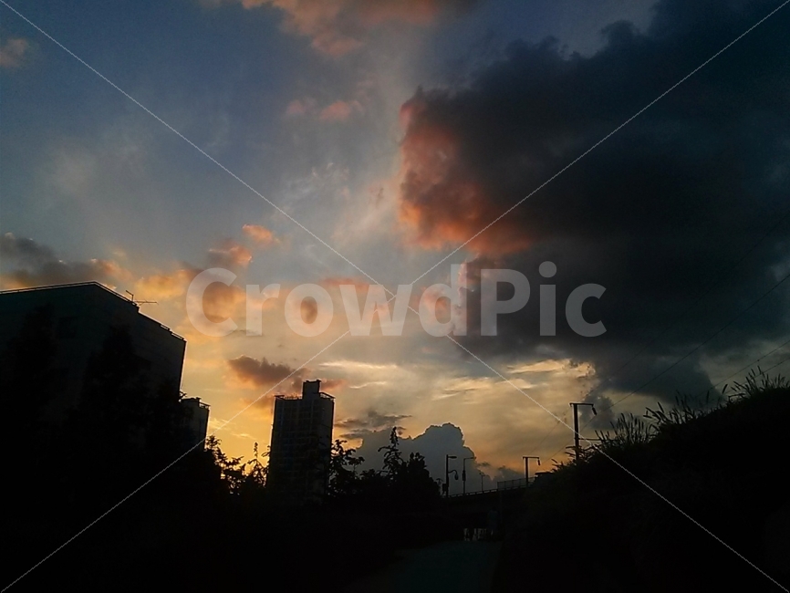 노을,구름,풍경,그림자,색감,Sunset,도시,풍경,city,landscape,nature,자연,outdoors,옥외,sunlight,햇빛,sky,하늘,dusk,황혼,dawn,새벽,red sky,붉은 하늘,sunset,일몰,weather,날씨