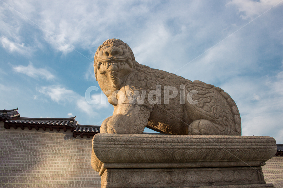 경복궁,광화문,해태,석상,하늘,한국전통,한국문화,korean traditional,korean culture,조각상,동상,석상,조형물,statue,bronze statue,stone statue