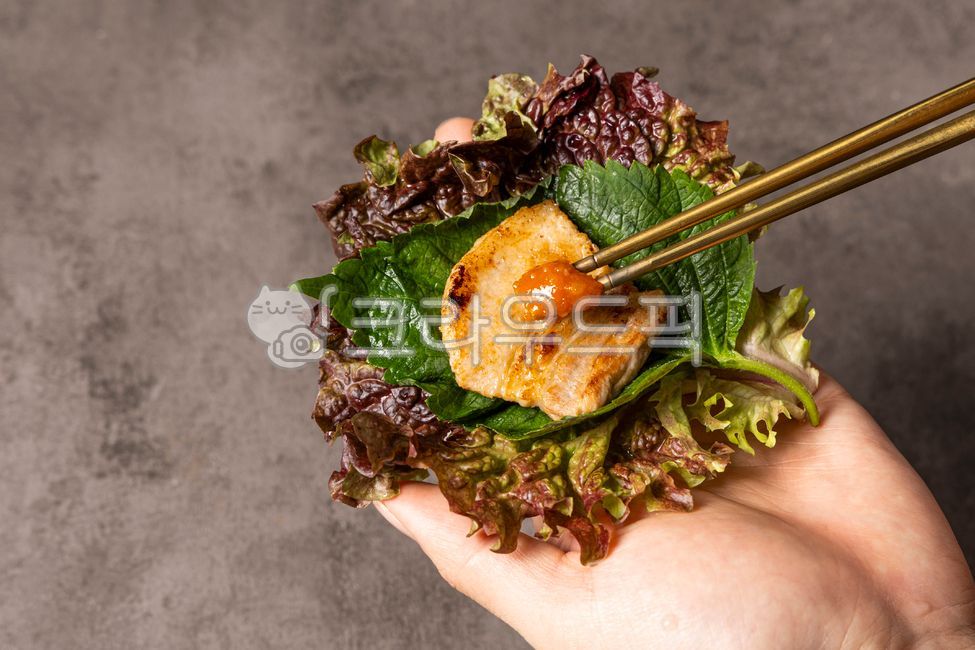 삼겹살,돼지고기,pork,돼지고기삼겹살,삼겹살쌈,쌈,쌈채소,고기쌈,돼지고기쌈,음식,식재료,요리,food,cook,meal,dishes,food reserves,육류,고기,meat