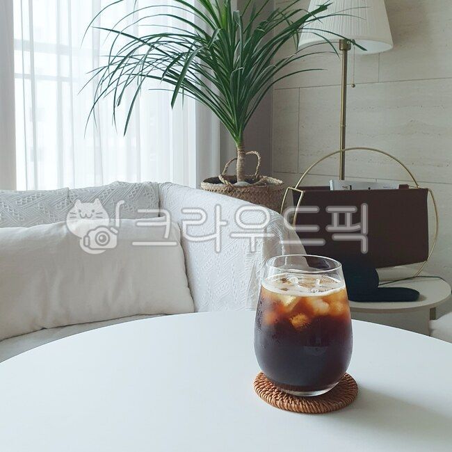 아이스아메리카노,아아메,커피,아이스커피,icedamericano,americano,icedcoffee,거실,인테리어,cozy